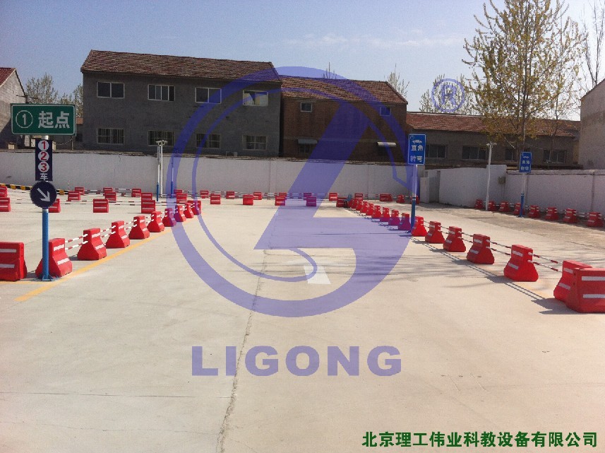 科目二場地考試，直角轉(zhuǎn)彎